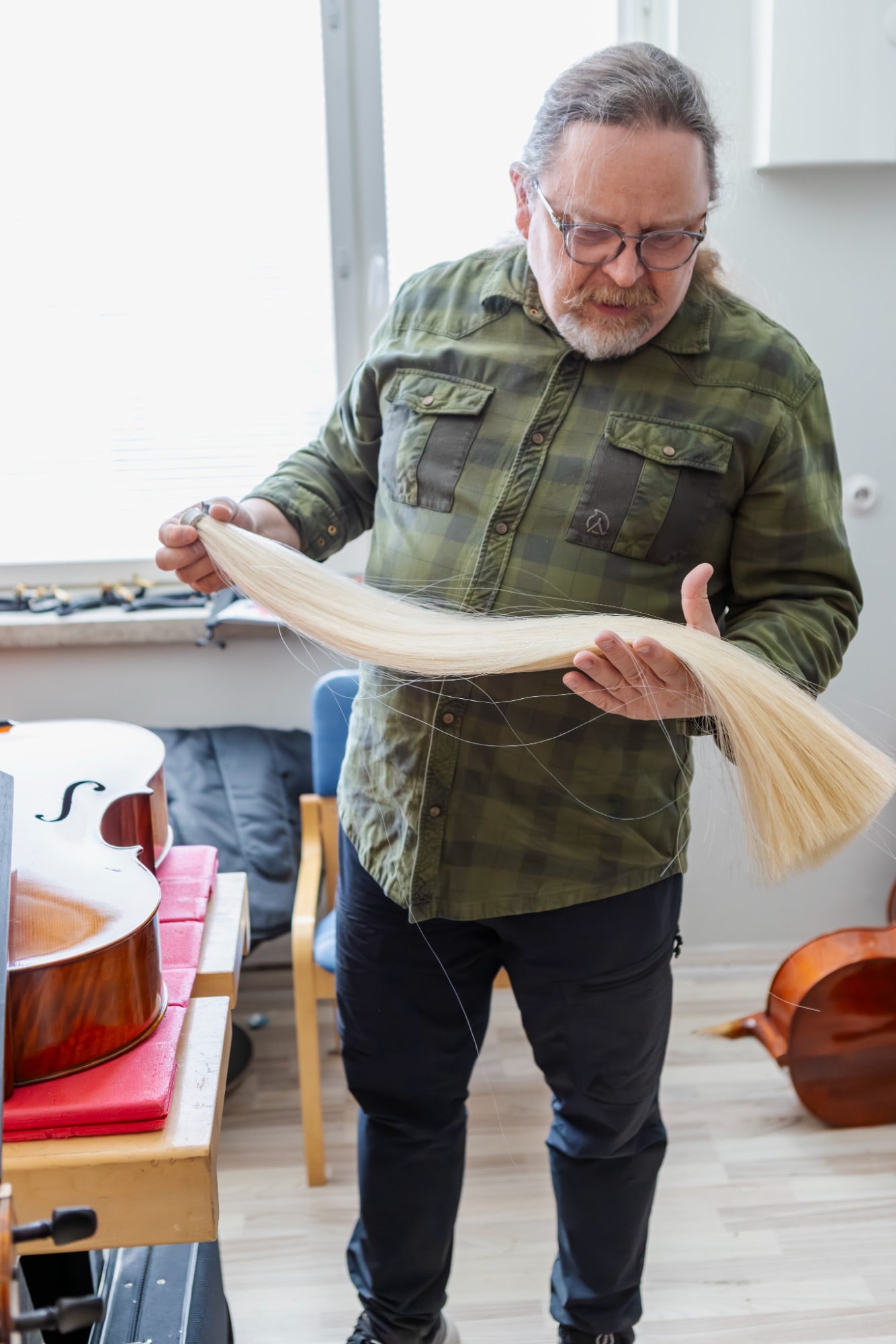 Jouseen tarvitaan jouhia. Mongolialaisten hevosten valkoiset jouhet ovat tasalaatuisimpia.